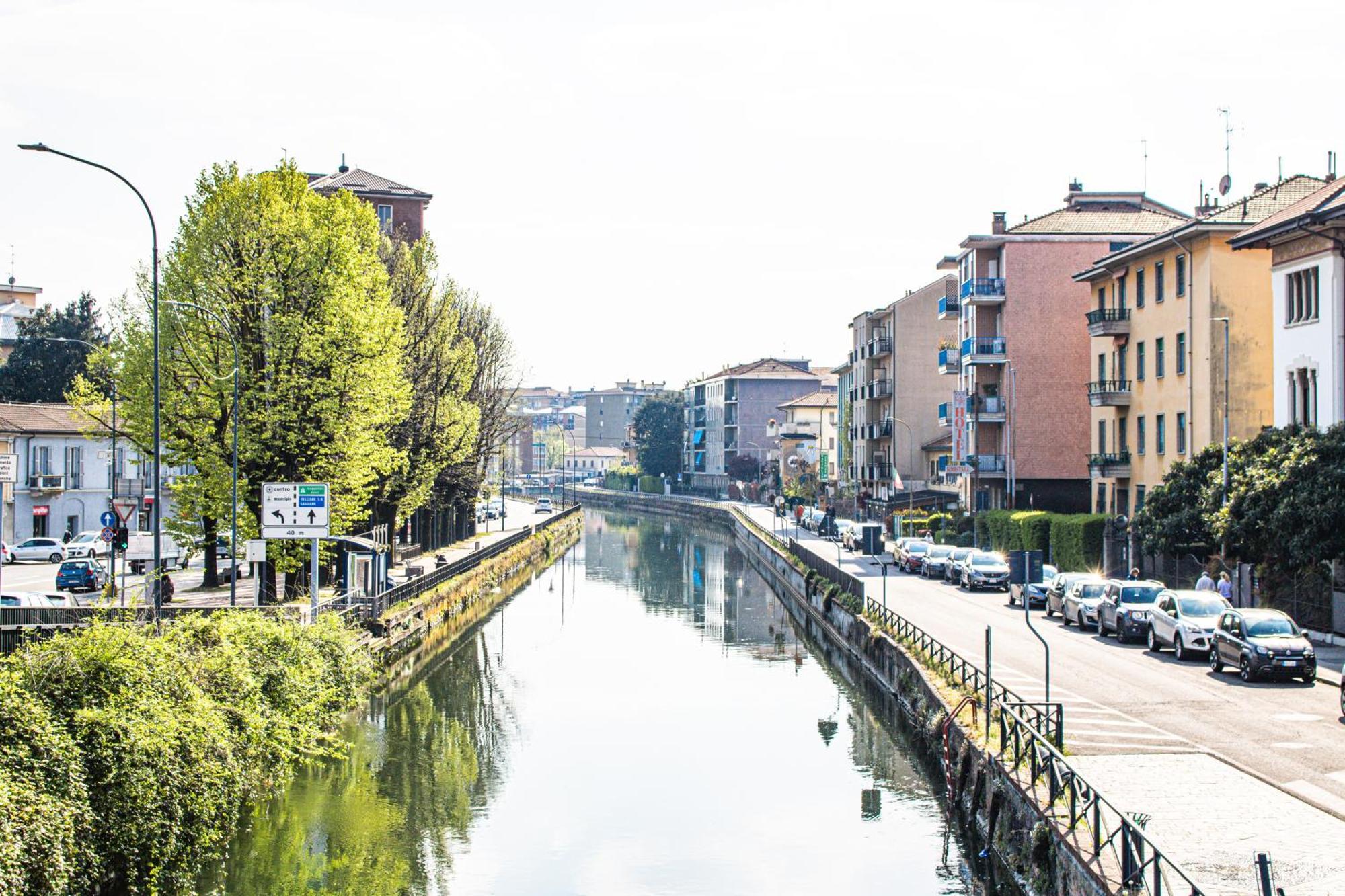Along The Canal Smart Flat Naviglio - 4 People Corsico Eksteriør billede